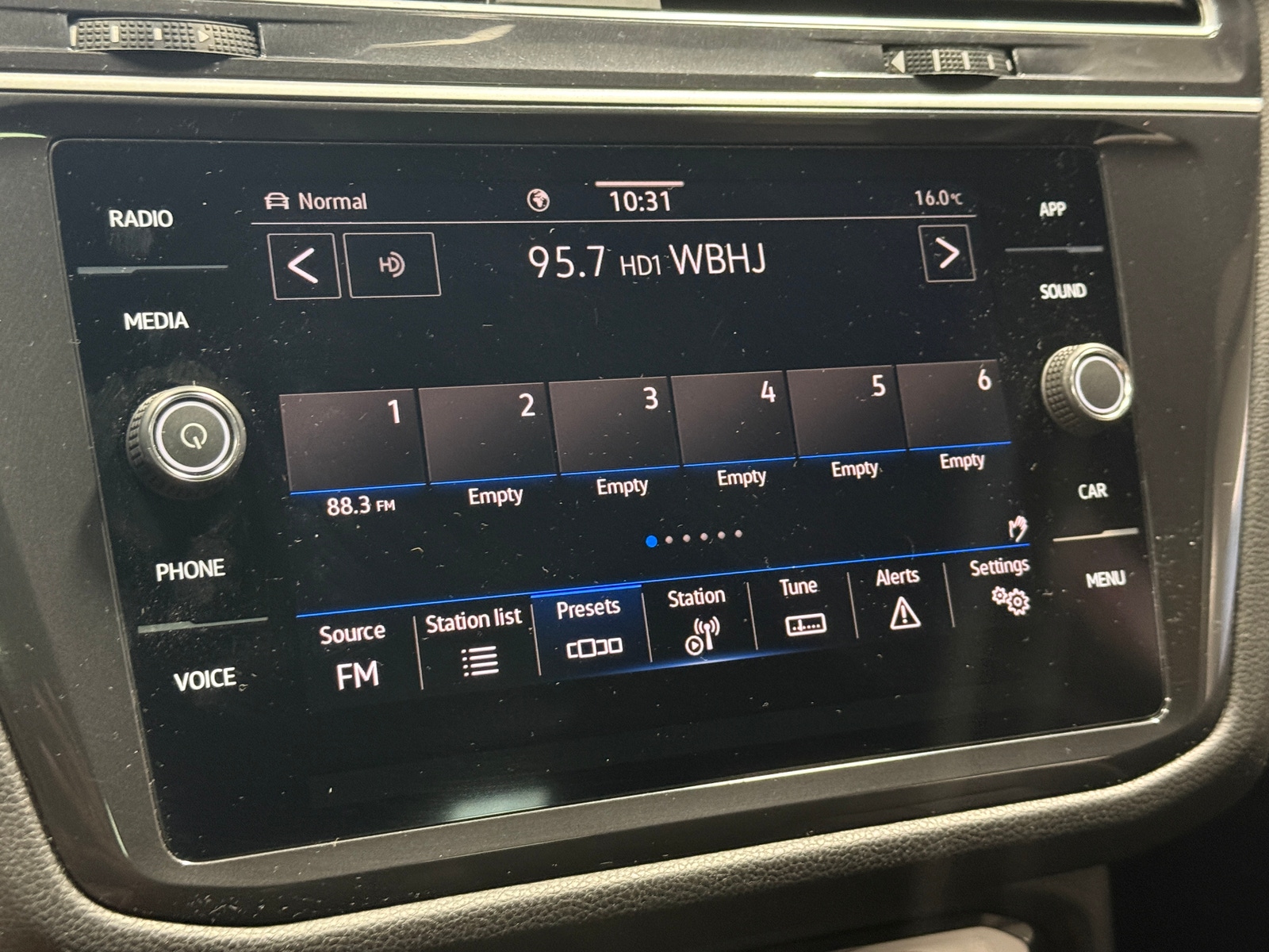 Thumbnail: 2024 Volkswagen Tiguan - 3