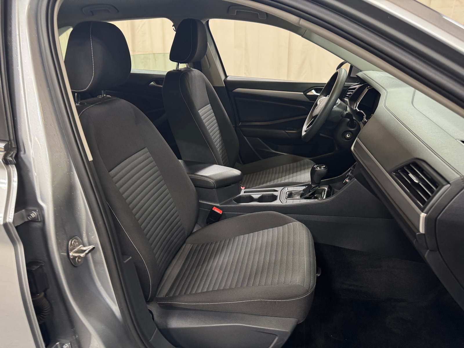 Thumbnail: 2022 Volkswagen Jetta - 2