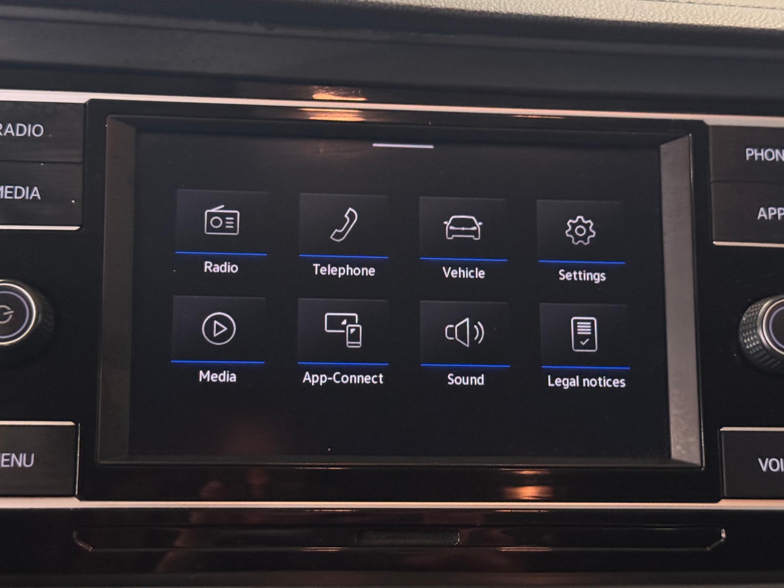 Thumbnail: 2022 Volkswagen Jetta - 4