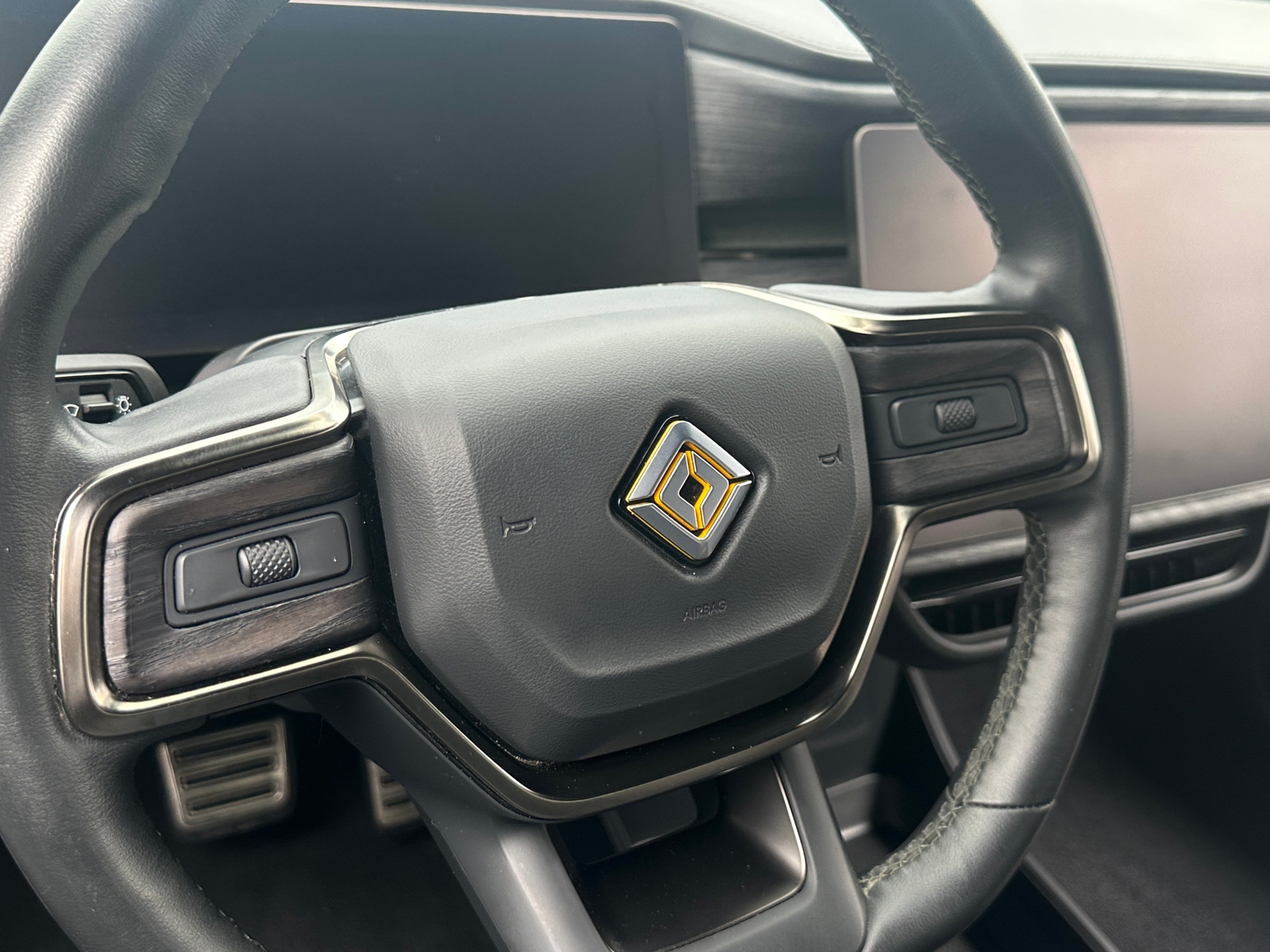 Thumbnail: 2022 Rivian R1T - 4