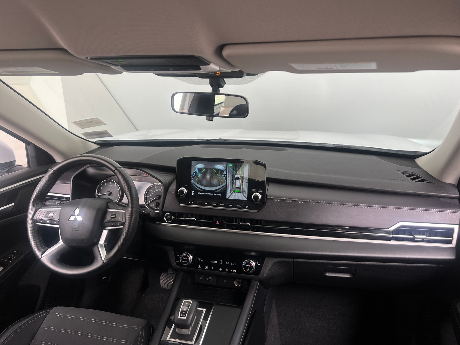 Thumbnail: 2024 Mitsubishi Outlander - 2