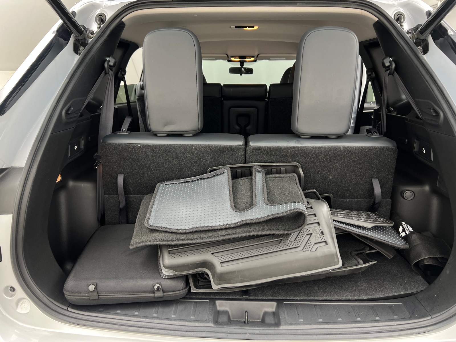 Thumbnail: 2024 Mitsubishi Outlander - 6