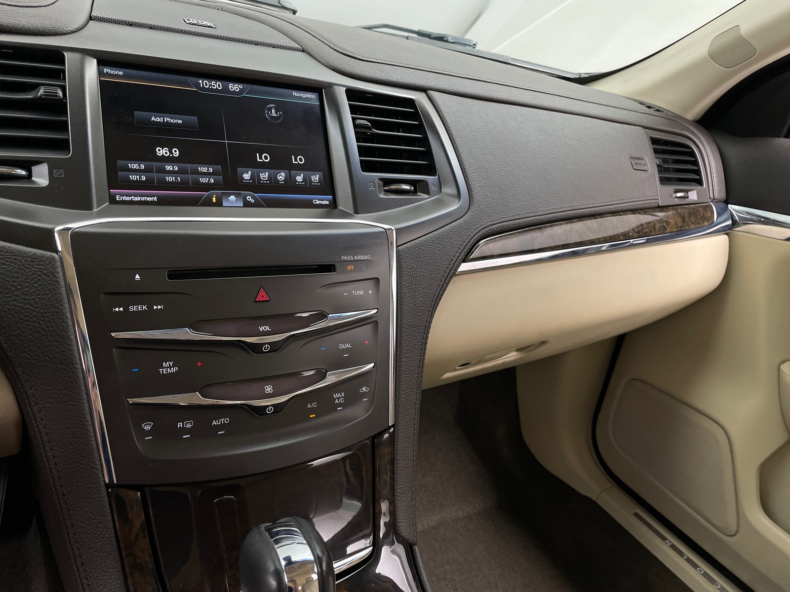 Thumbnail: 2013 Lincoln MKS - 3