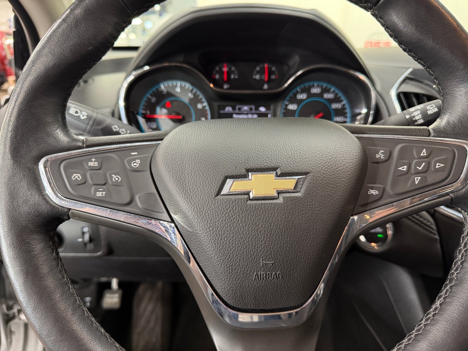 Thumbnail: 2017 Chevrolet Cruze - 4