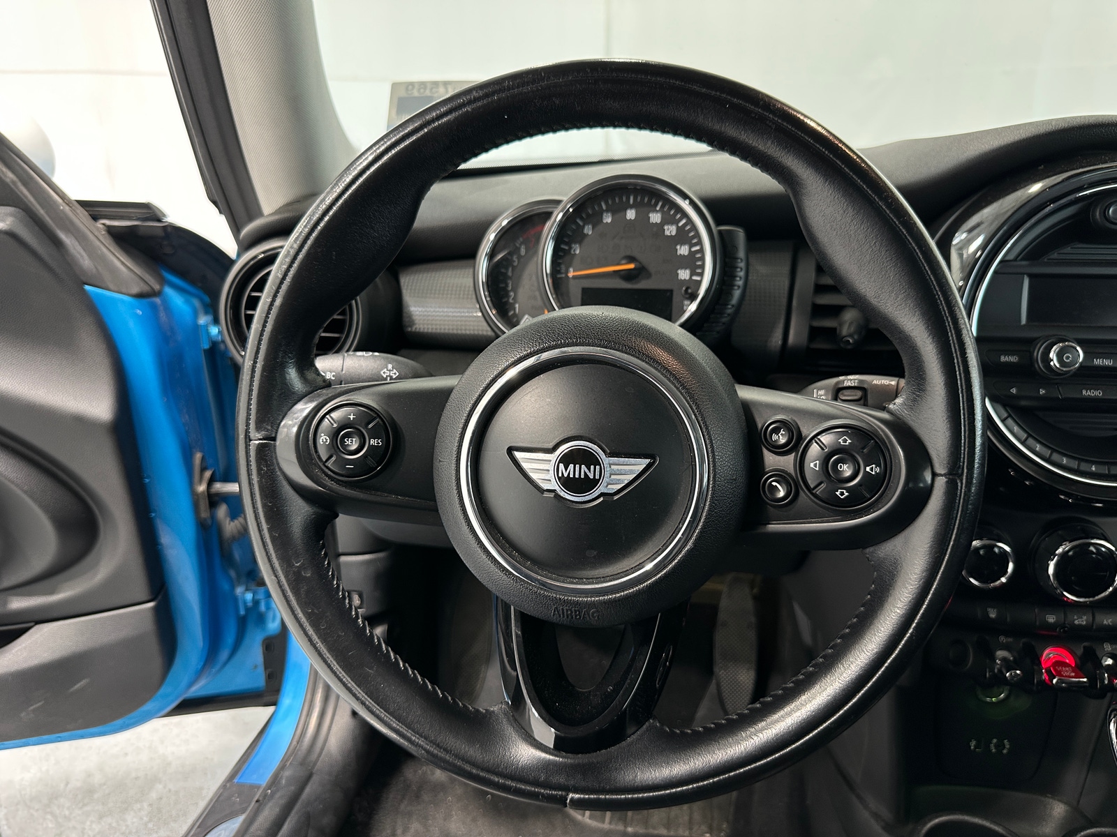 Thumbnail: 2015 MINI Cooper Hardtop - 4