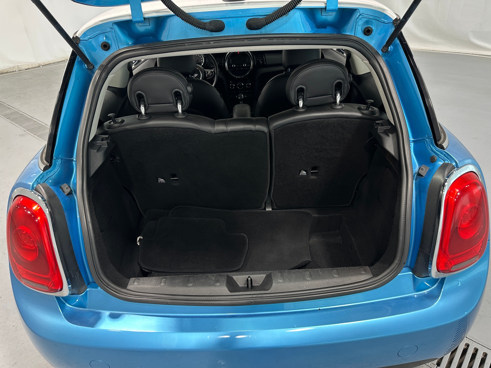 Thumbnail: 2015 MINI Cooper Hardtop - 6