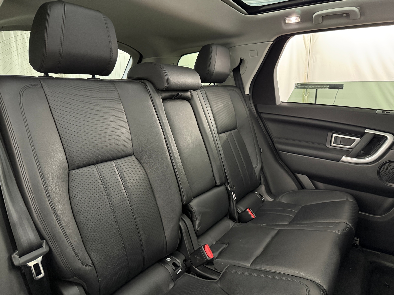 Thumbnail: 2017 Land Rover Discovery Sport - 5