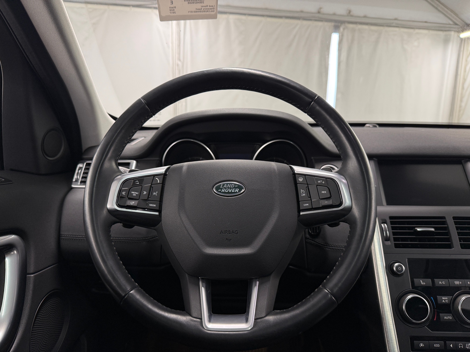 Thumbnail: 2017 Land Rover Discovery Sport - 4