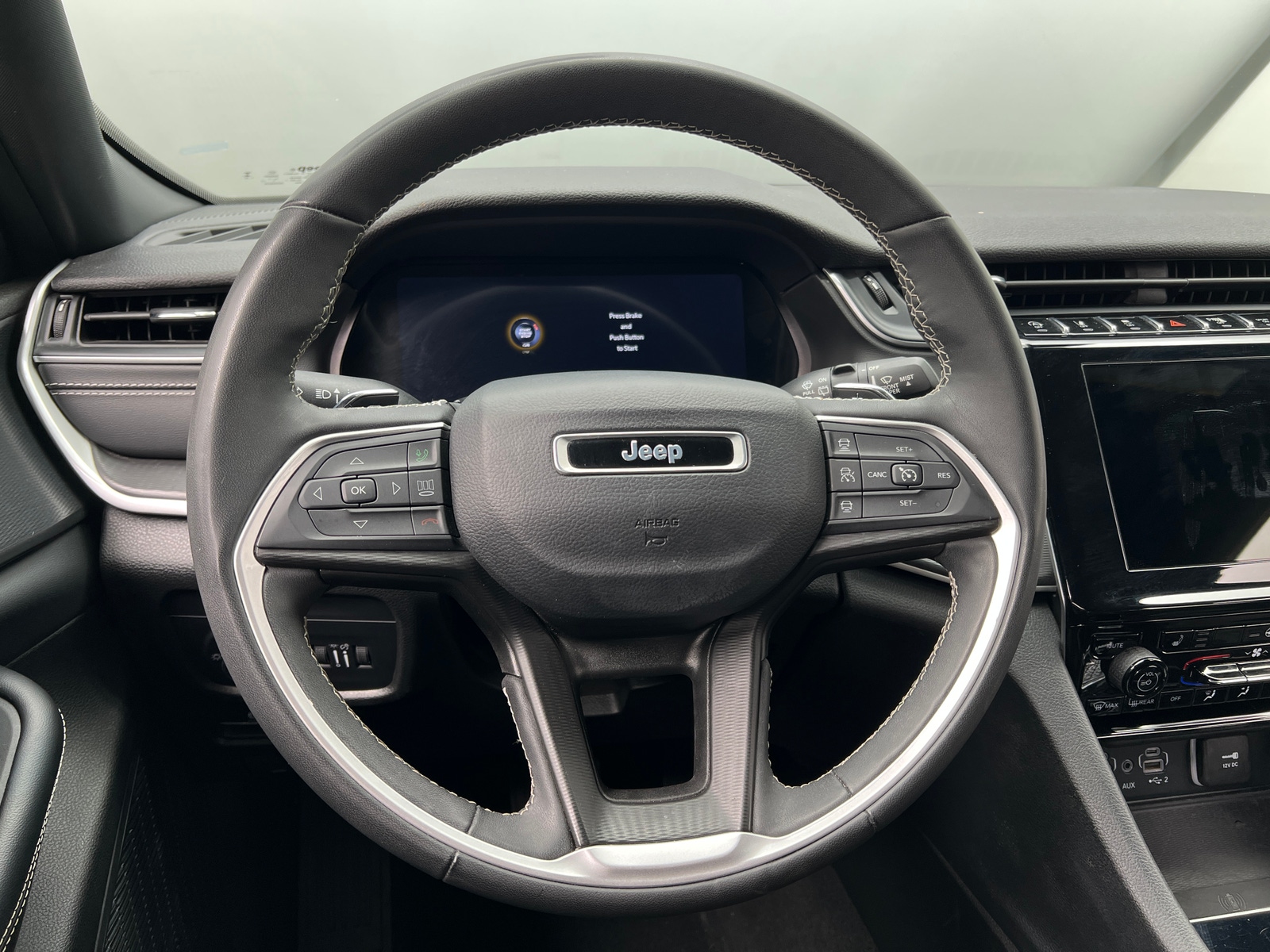 Thumbnail: 2023 Jeep Grand Cherokee L - 4