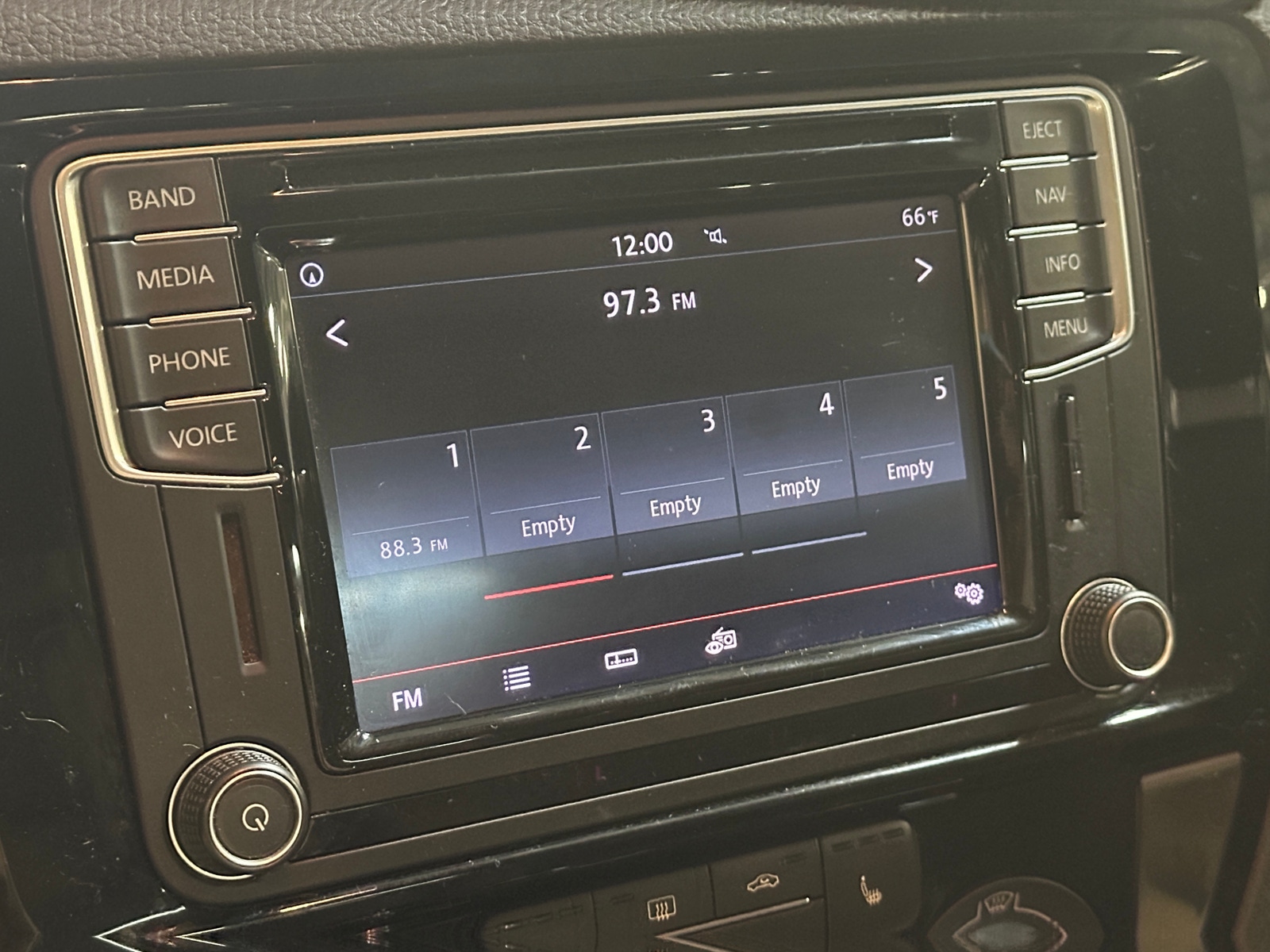 Thumbnail: 2016 Volkswagen Jetta - 3