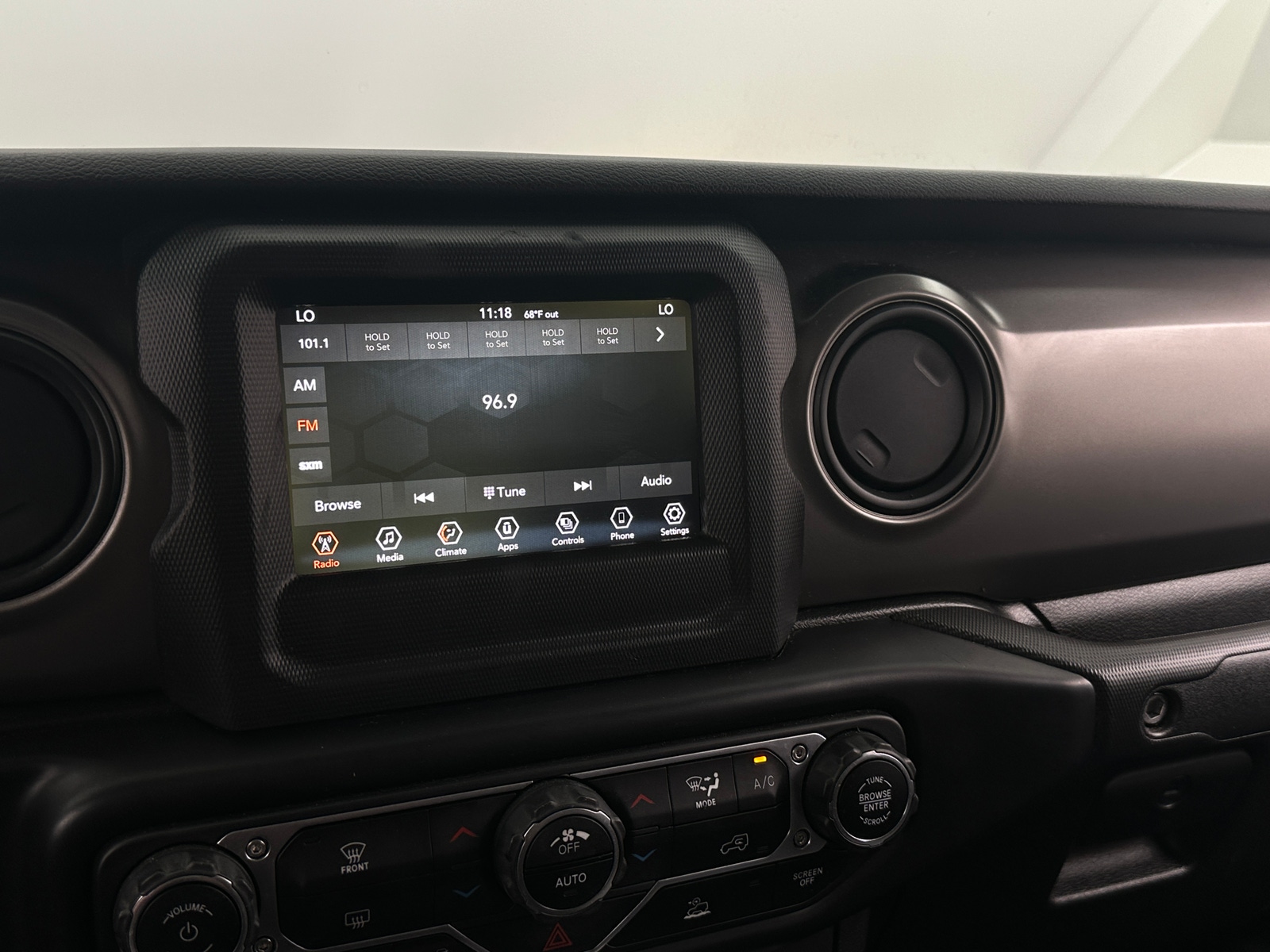 Thumbnail: 2021 Jeep Gladiator - 4