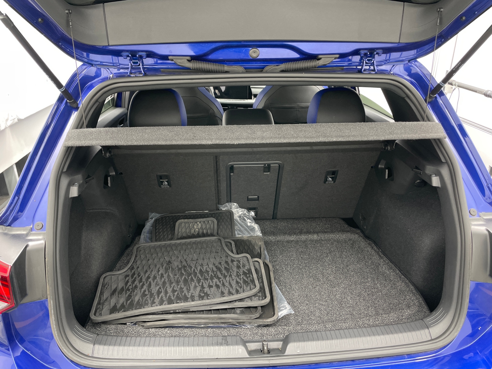 Thumbnail: 2024 Volkswagen Golf - 6