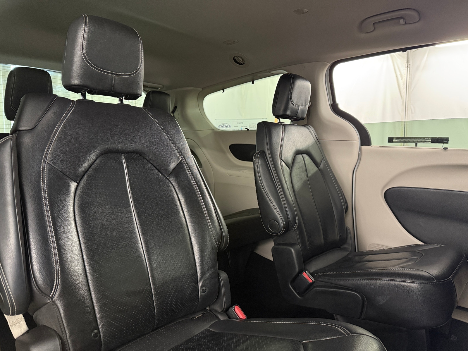 Thumbnail: 2022 Chrysler Pacifica - 5