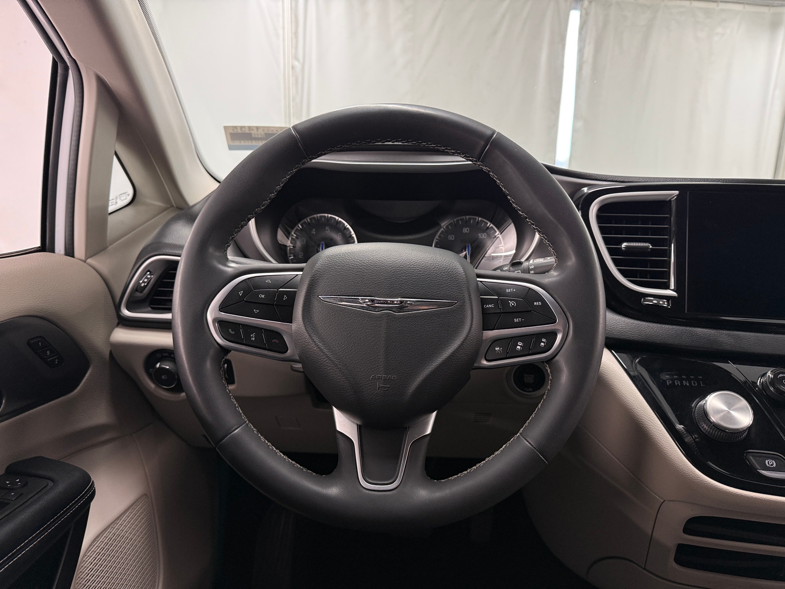 Thumbnail: 2022 Chrysler Pacifica - 4