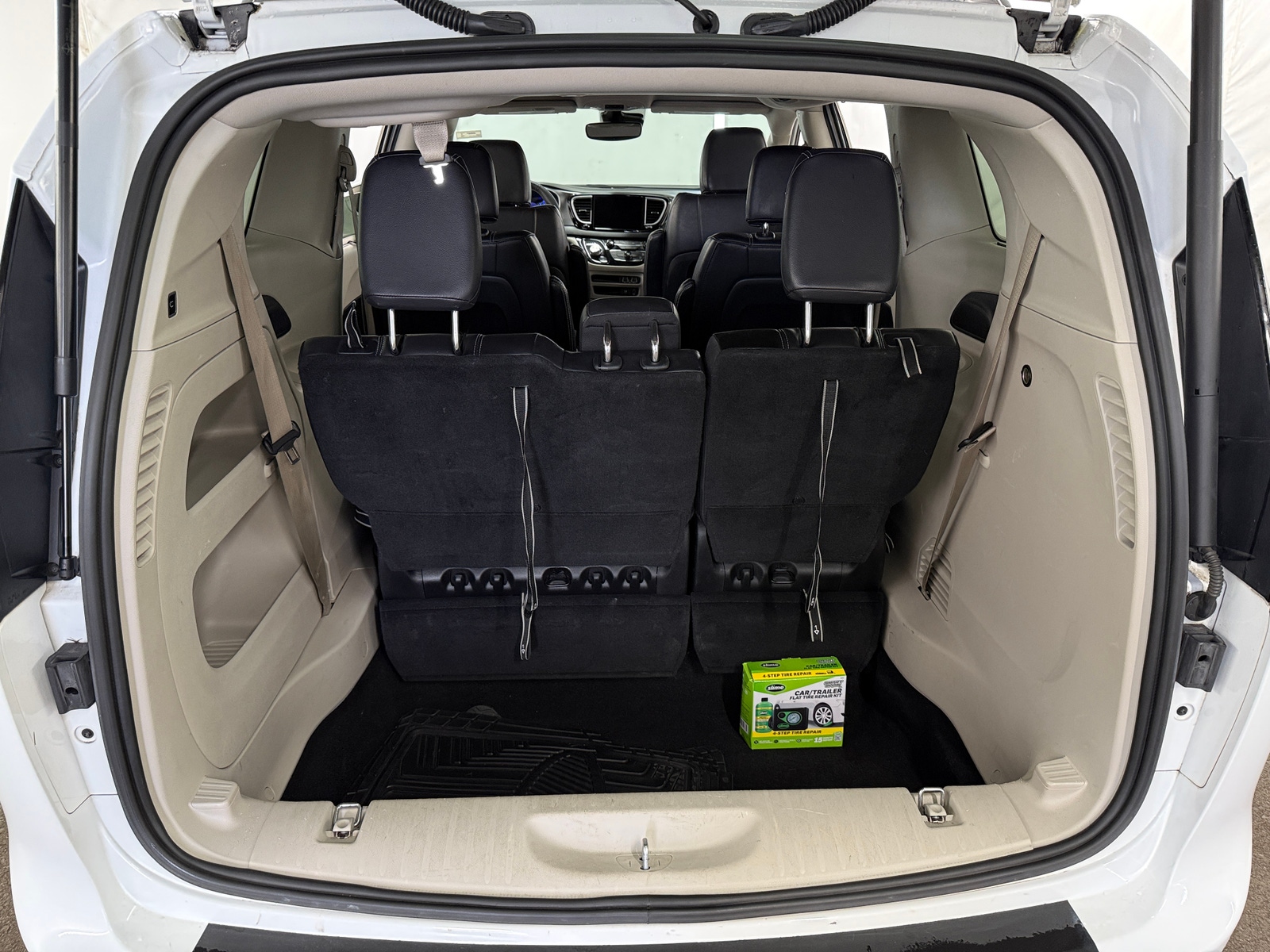 Thumbnail: 2022 Chrysler Pacifica - 6