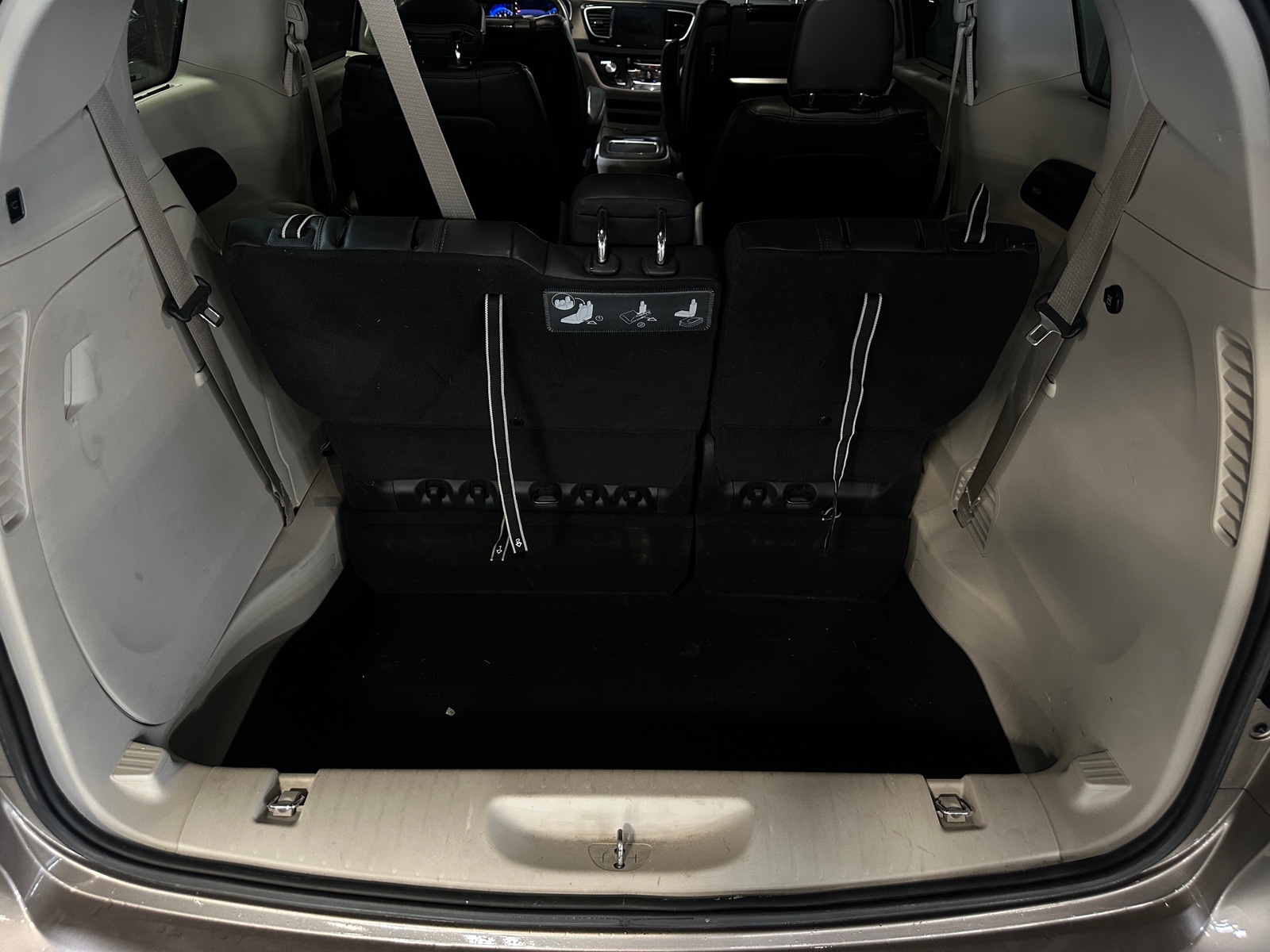 Thumbnail: 2017 Chrysler Pacifica - 6
