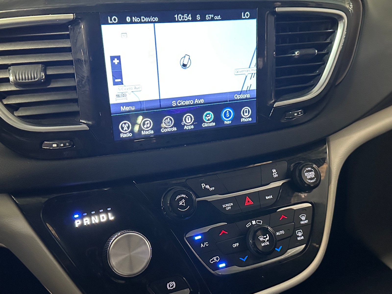 Thumbnail: 2017 Chrysler Pacifica - 3