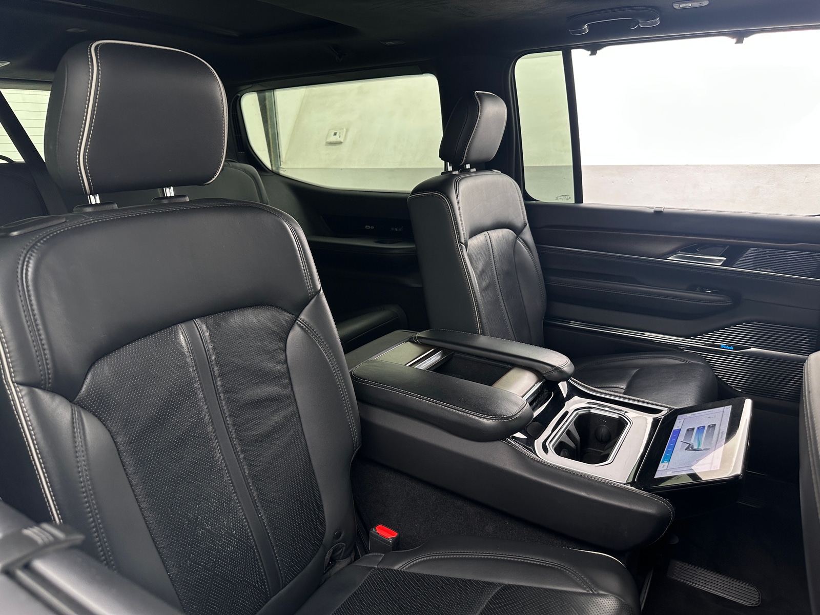 Thumbnail: 2023 Jeep Grand Wagoneer - 5