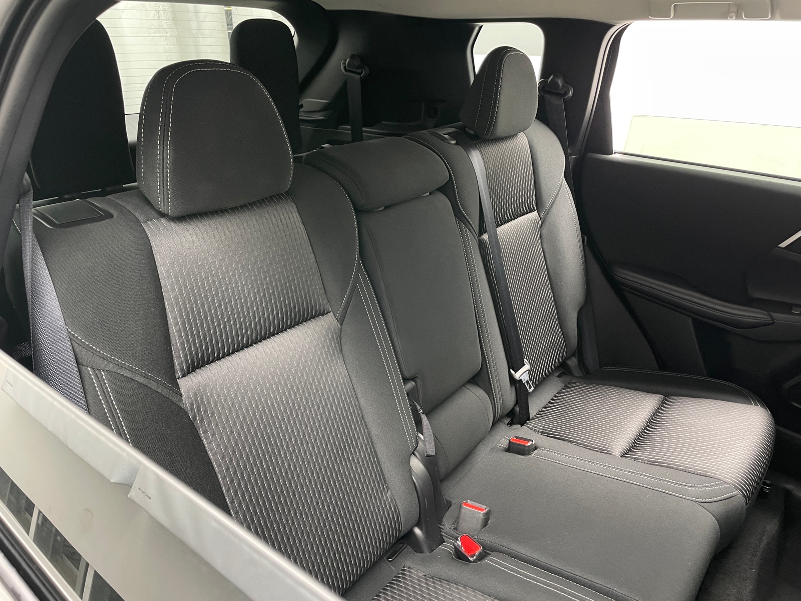 Thumbnail: 2025 Mitsubishi Outlander - 6