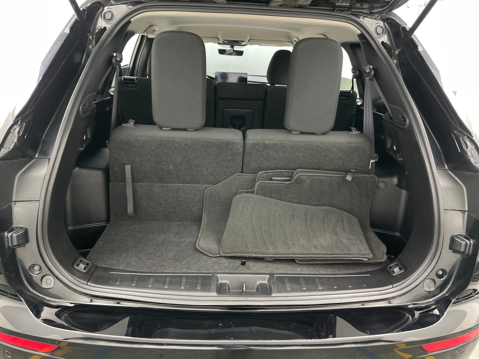 Thumbnail: 2025 Mitsubishi Outlander - 7