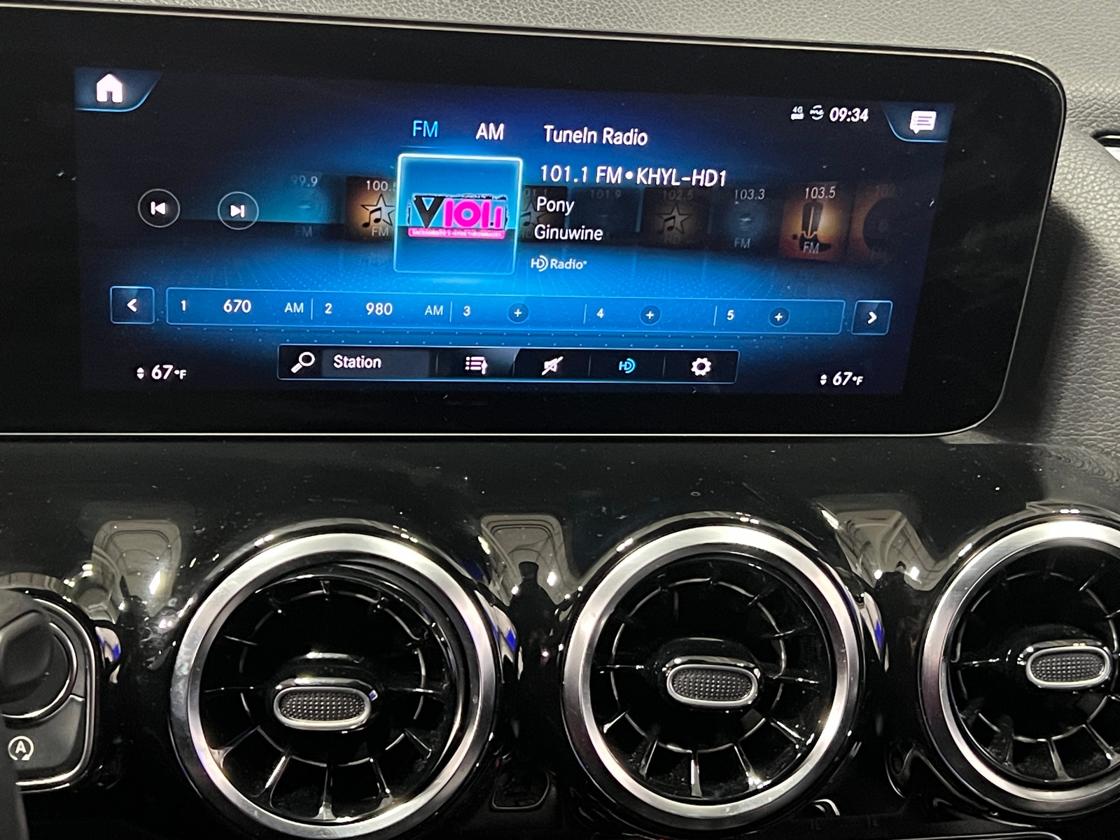 Thumbnail: 2022 Mercedes-Benz GLA - 3