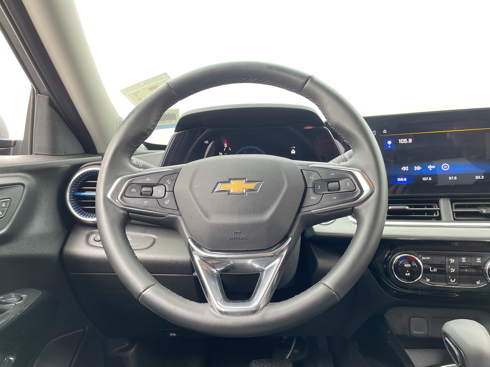 Thumbnail: 2025 Chevrolet Trax - 5