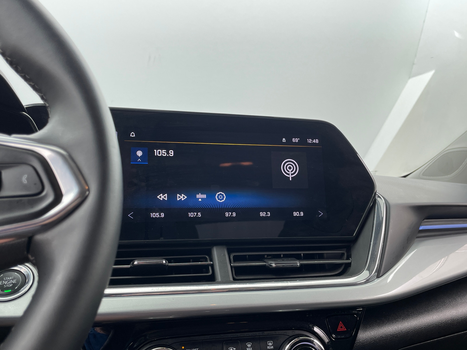 Thumbnail: 2025 Chevrolet Trax - 4