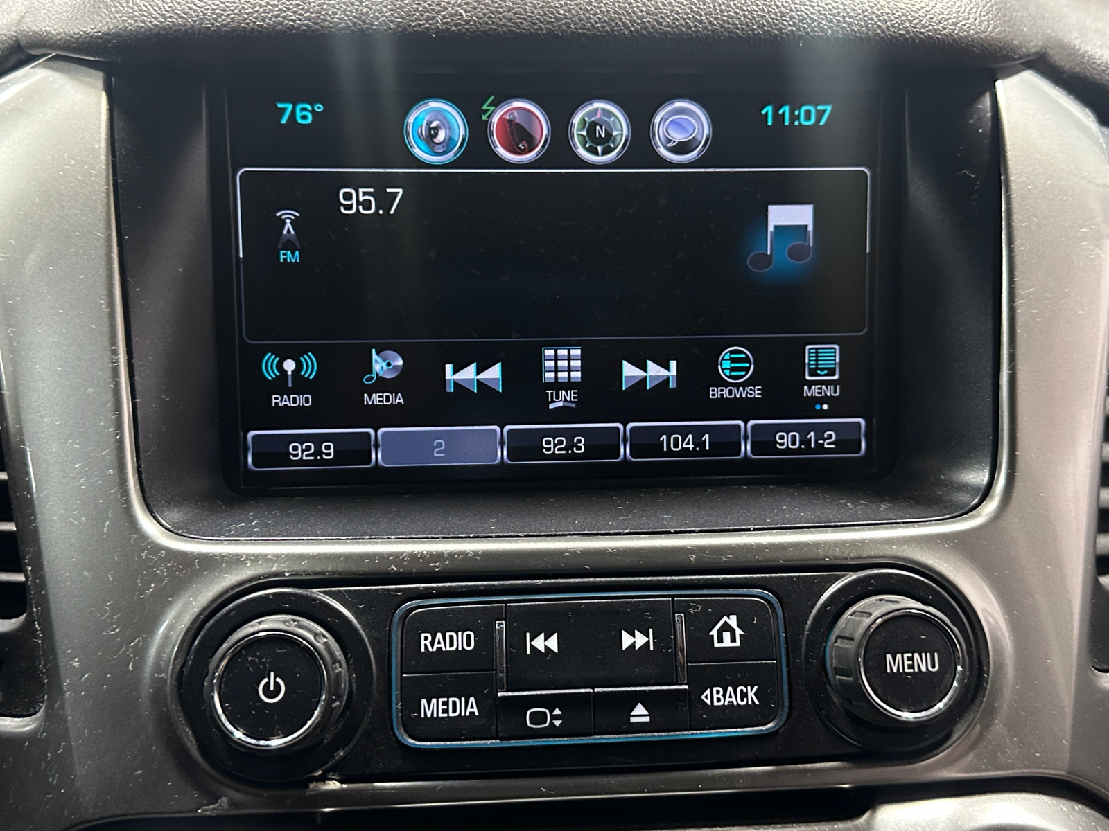 Thumbnail: 2016 Chevrolet Suburban - 3