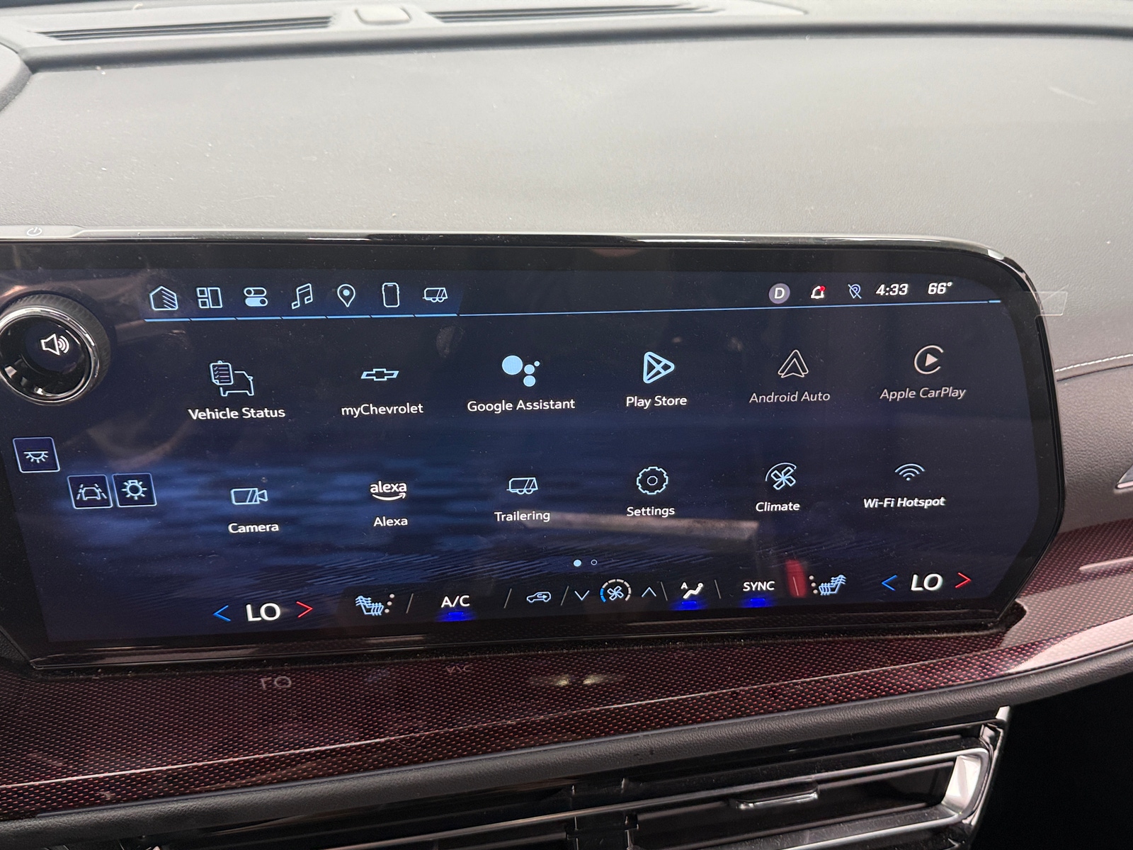 Thumbnail: 2025 Chevrolet Traverse - 3