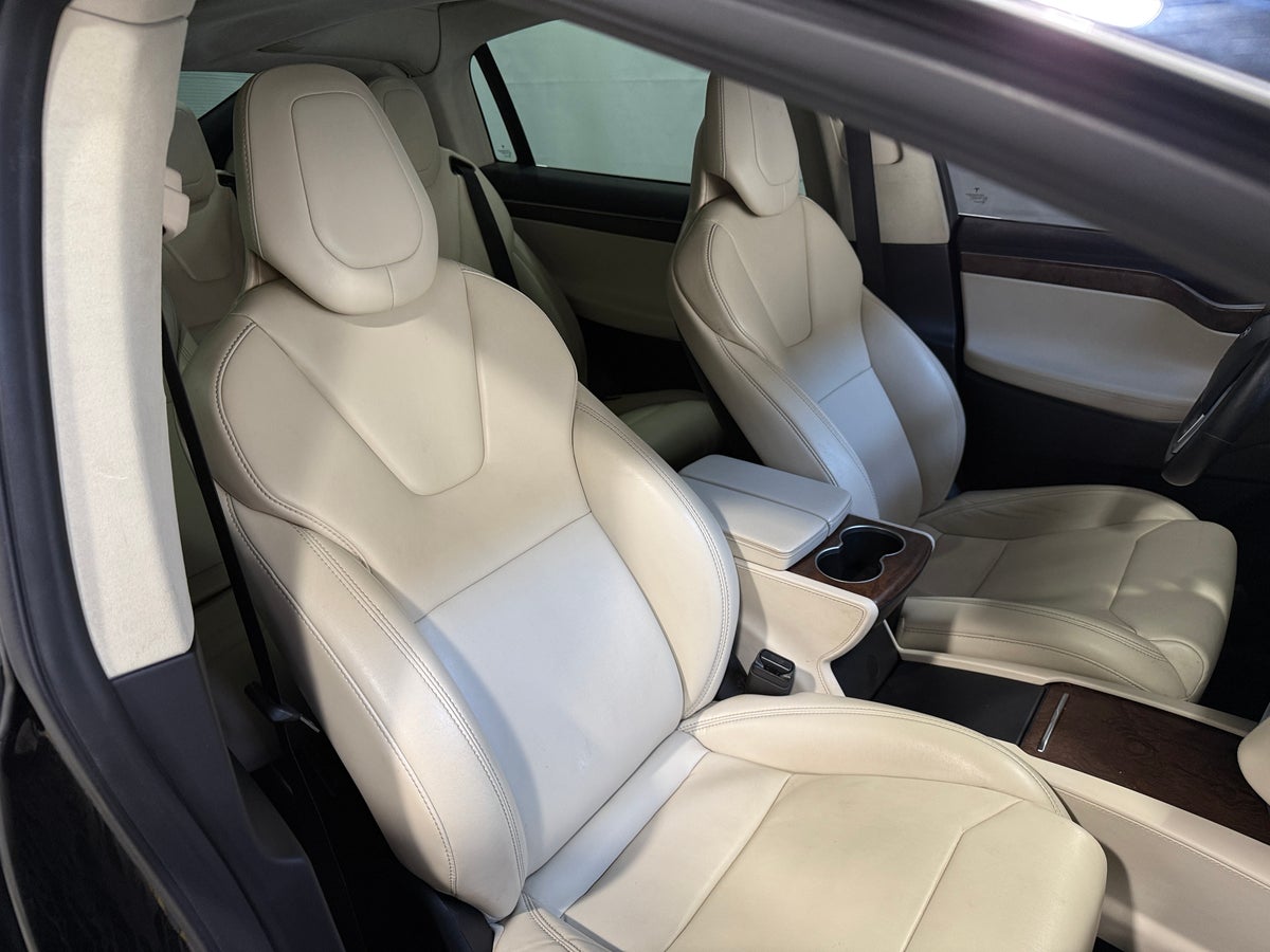 2017 Tesla Model X 100D Long Range in Black — photo 2
