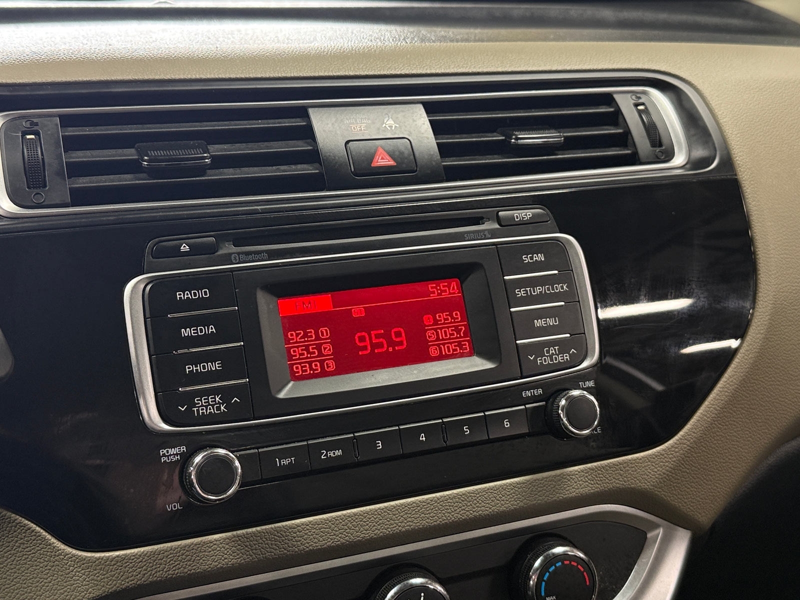 Thumbnail: 2016 Kia Rio - 4