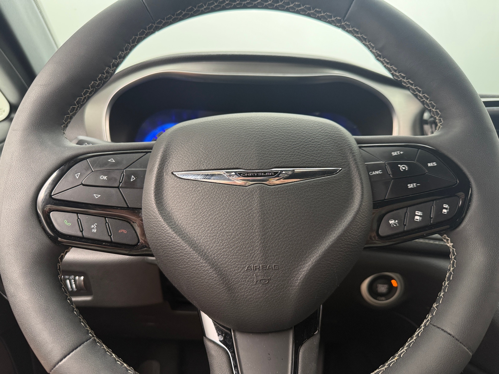 Thumbnail: 2022 Chrysler Pacifica - 4