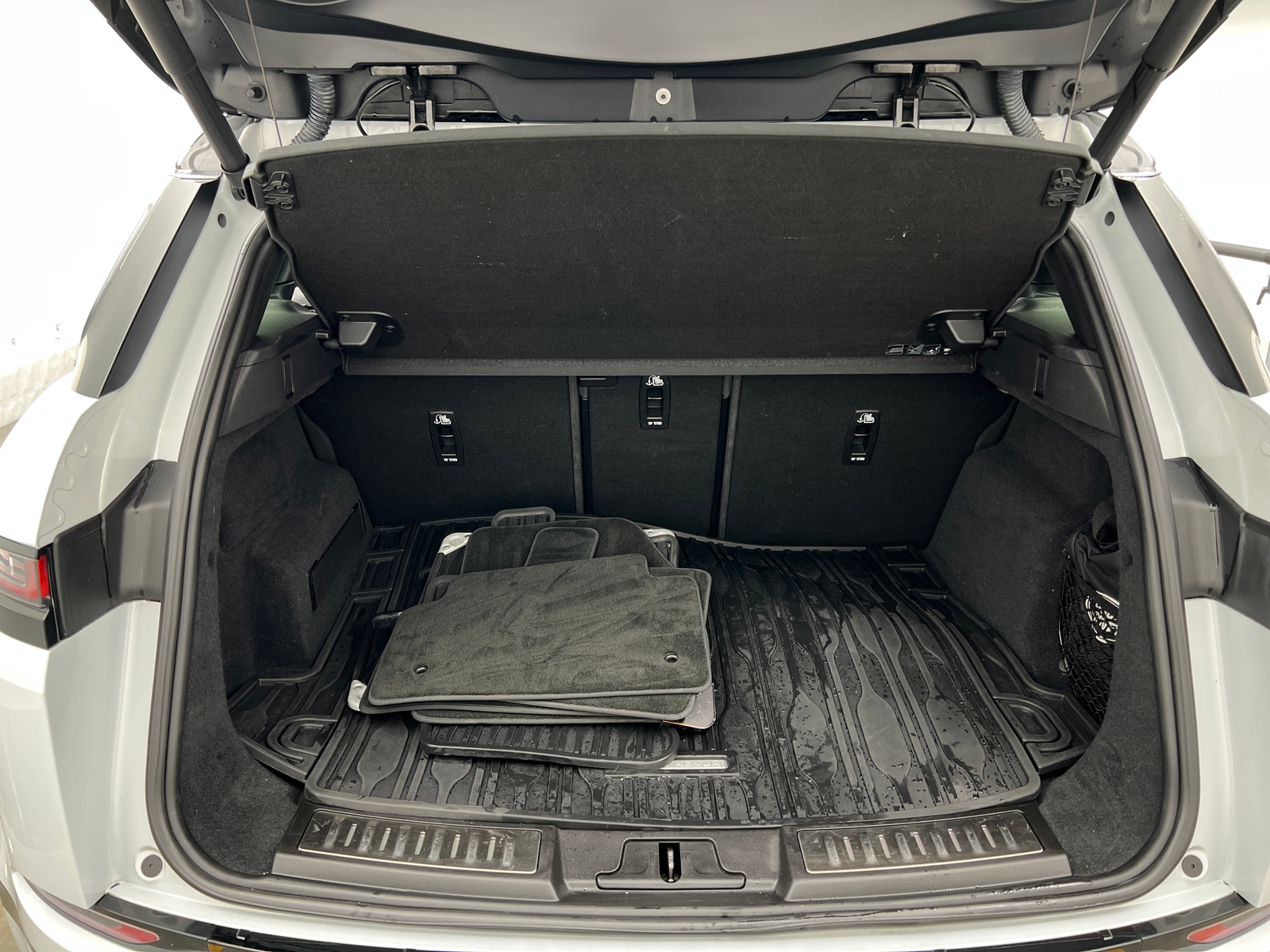 Thumbnail: 2020 Land Rover Range Rover Evoque - 6