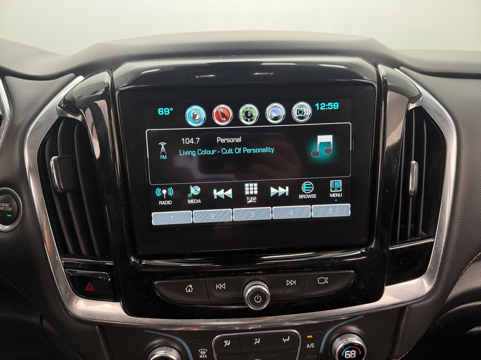 Thumbnail: 2019 Chevrolet Traverse - 3