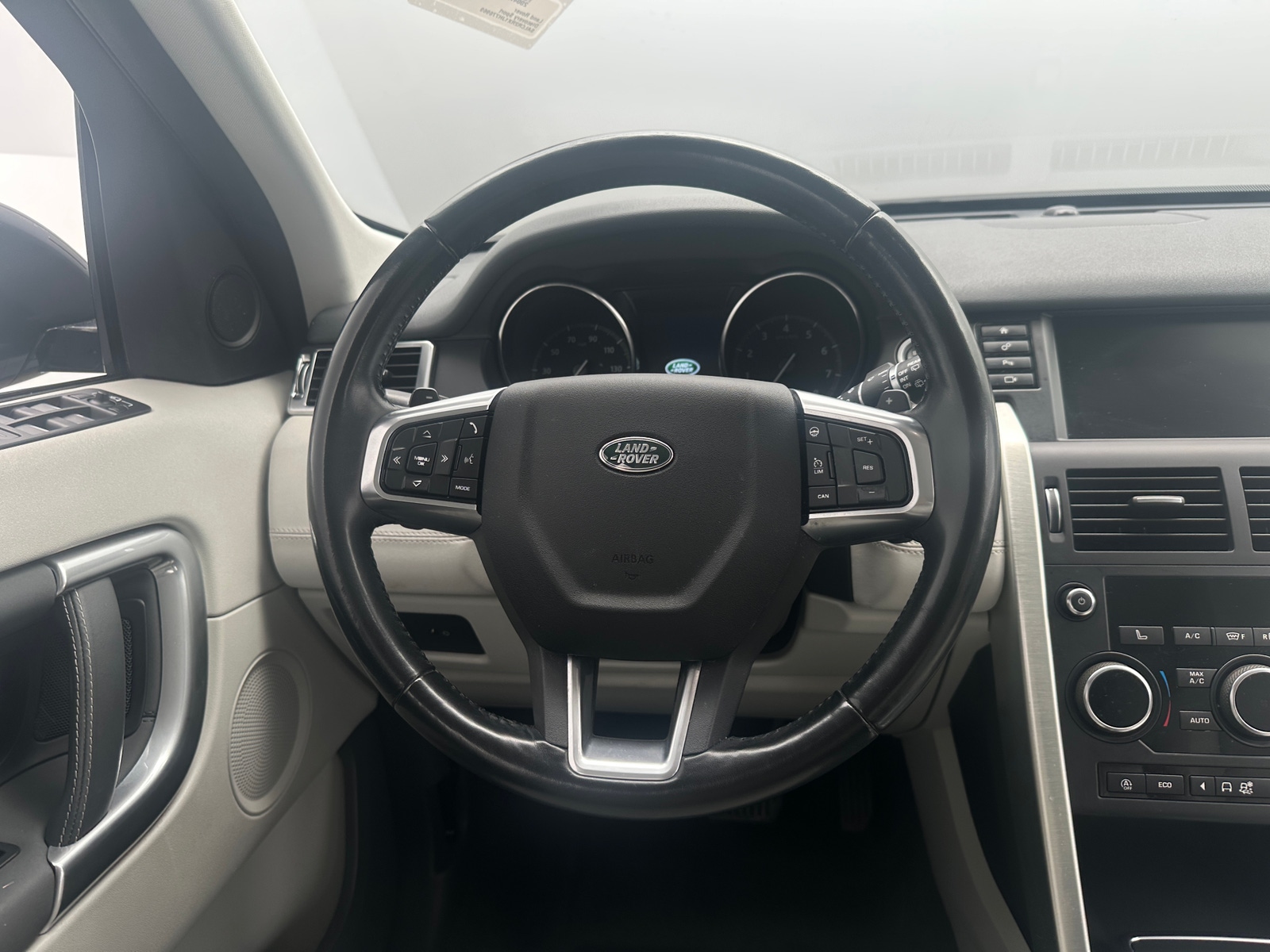 Thumbnail: 2018 Land Rover Discovery Sport - 4