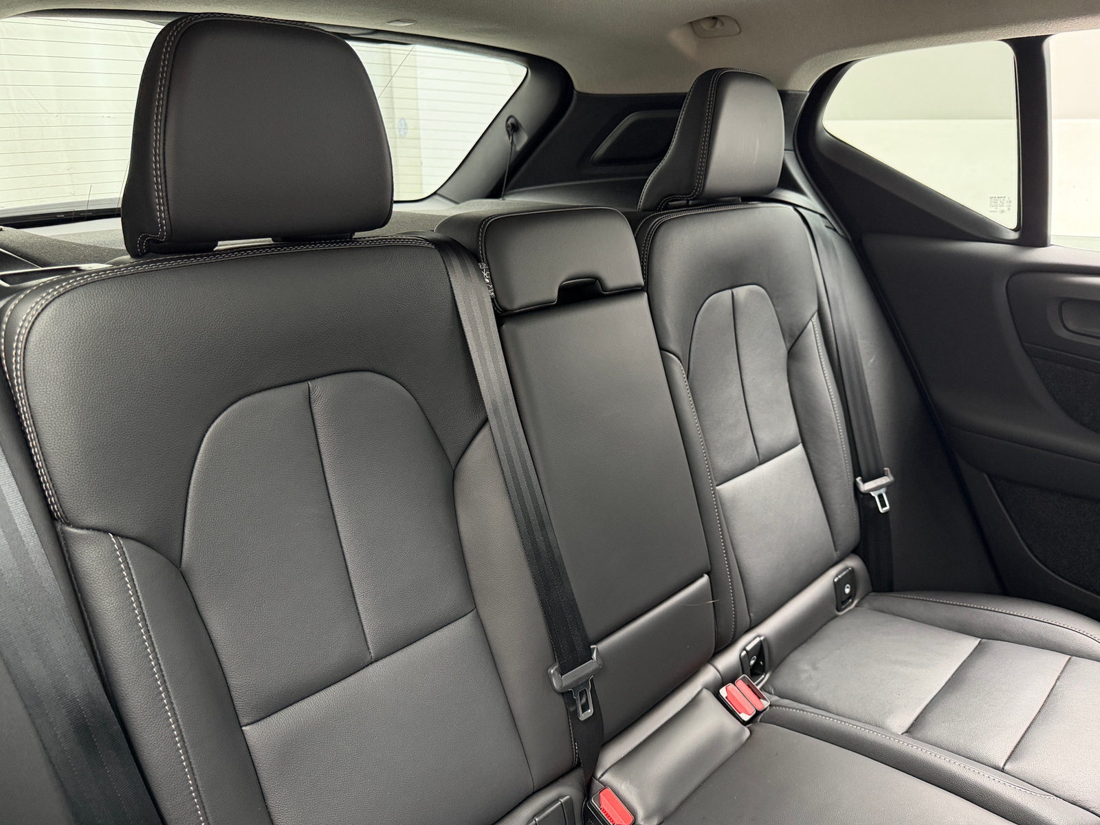 Thumbnail: 2025 Volvo XC40 - 6