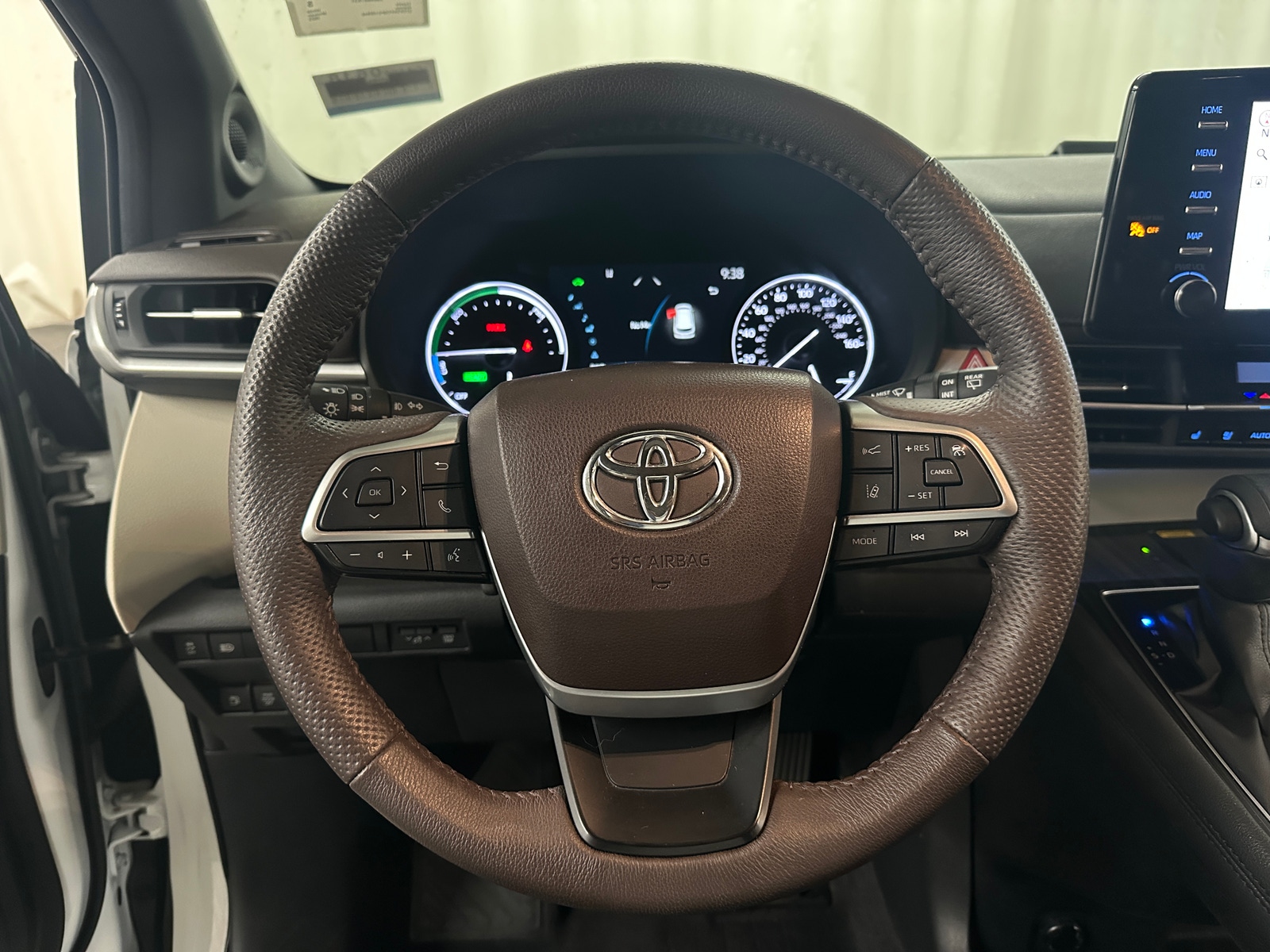 Thumbnail: 2023 Toyota Sienna - 4