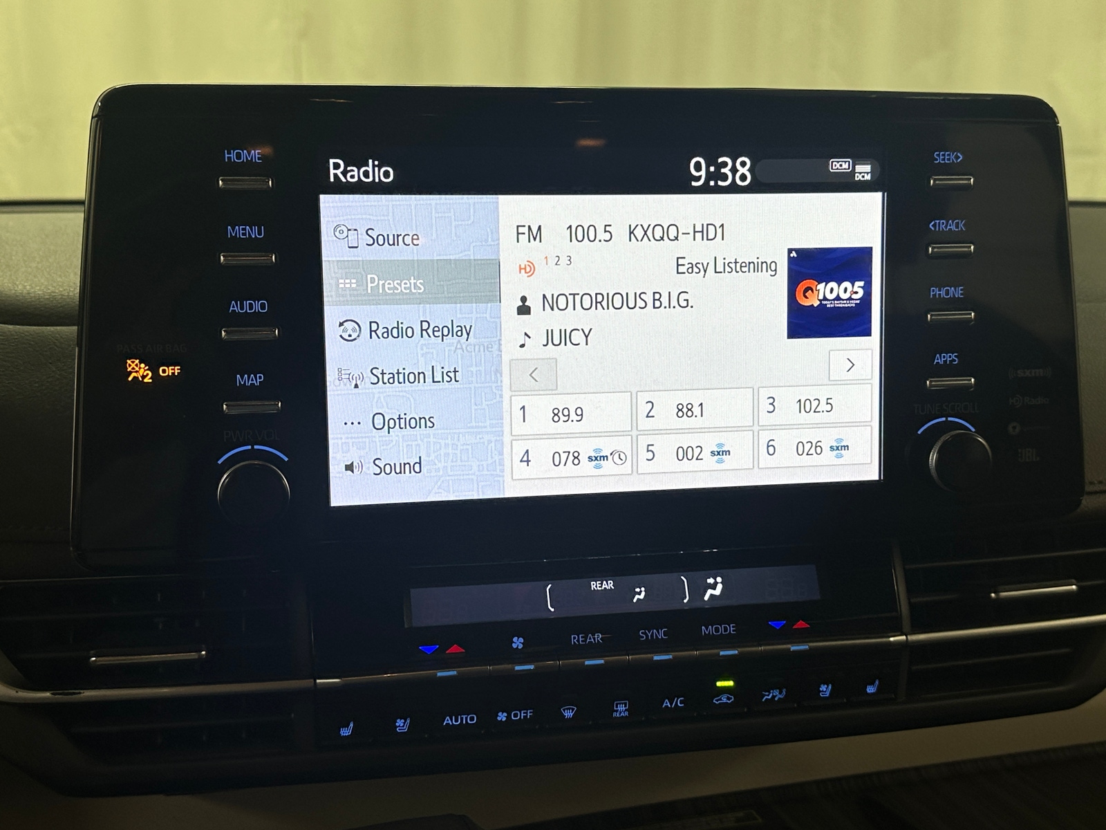 Thumbnail: 2023 Toyota Sienna - 3