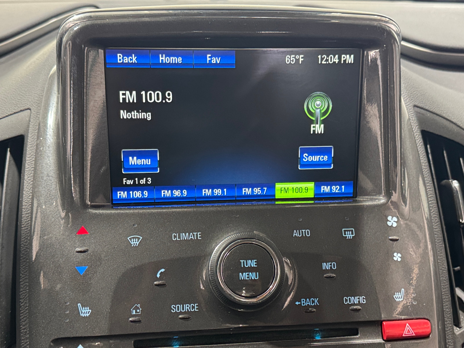 Thumbnail: 2015 Chevrolet Volt - 3