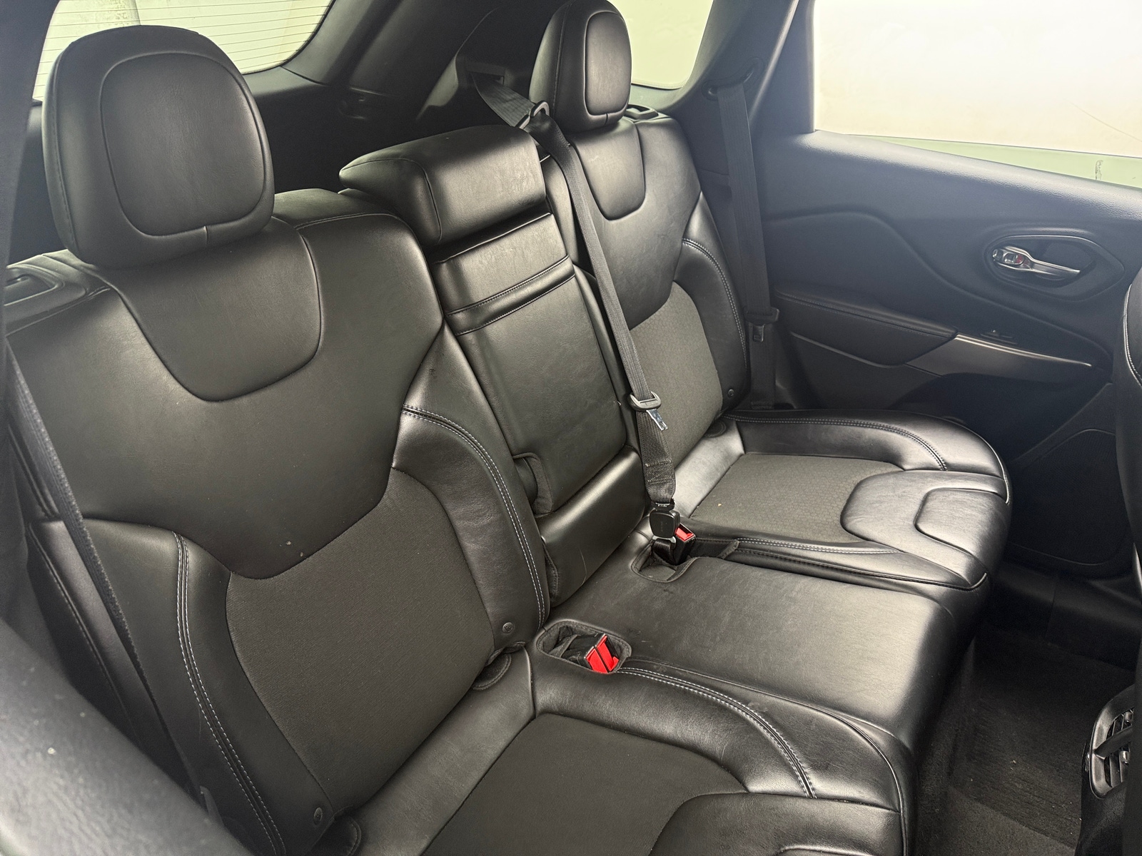 Thumbnail: 2019 Jeep Cherokee - 6