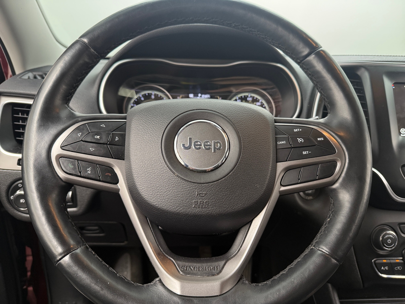Thumbnail: 2019 Jeep Cherokee - 5