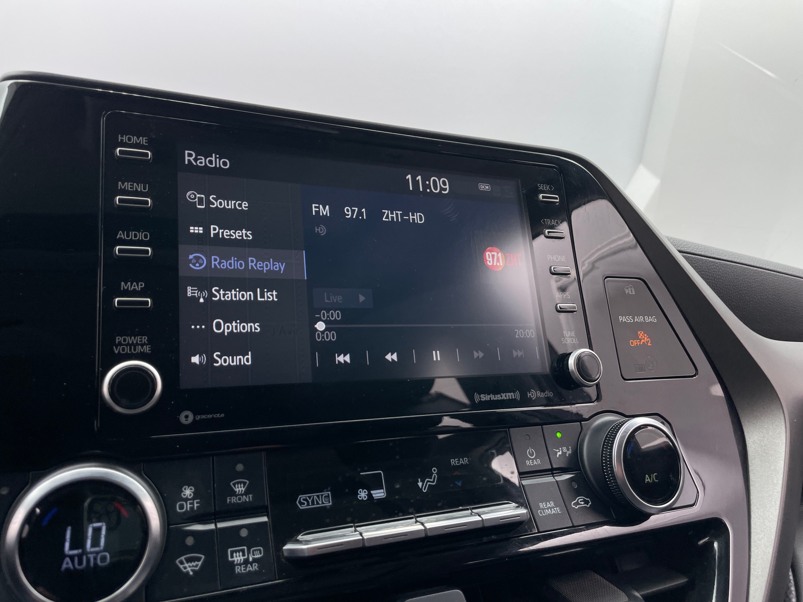 Thumbnail: 2022 Toyota Highlander - 3