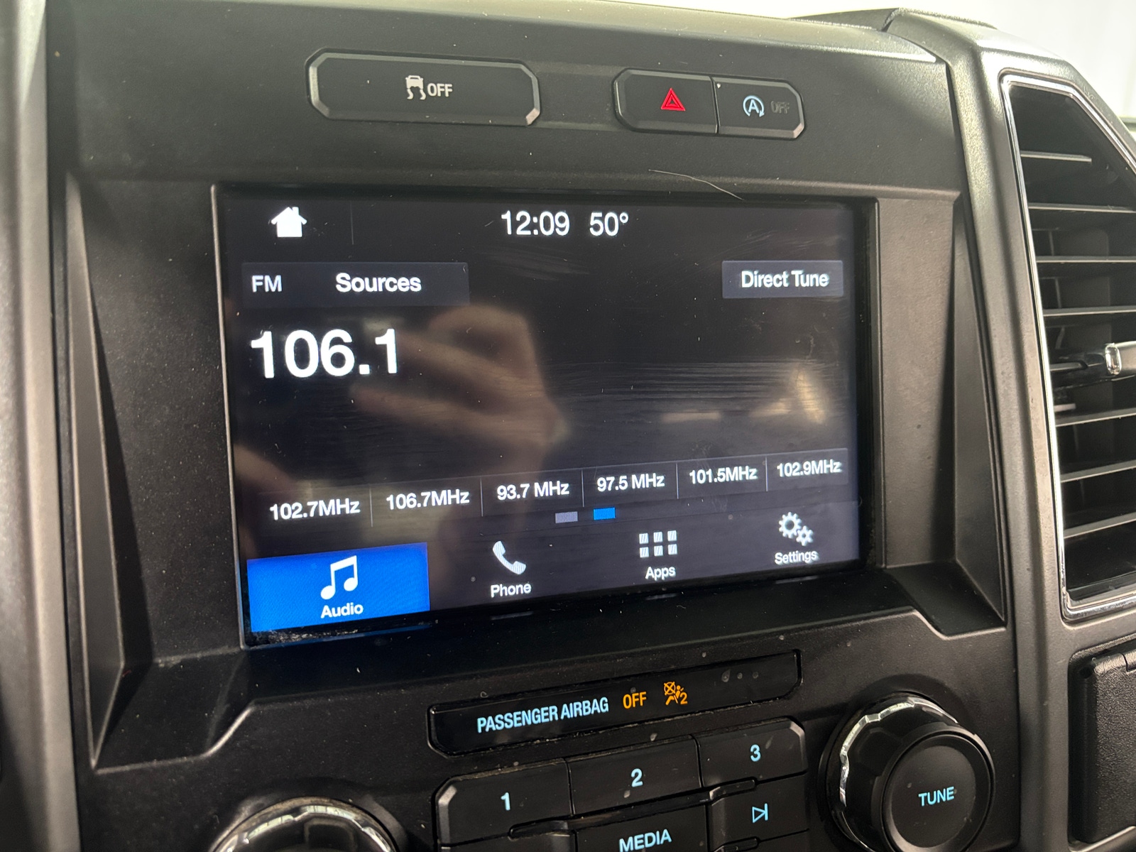 Thumbnail: 2019 Ford Econoline - 4