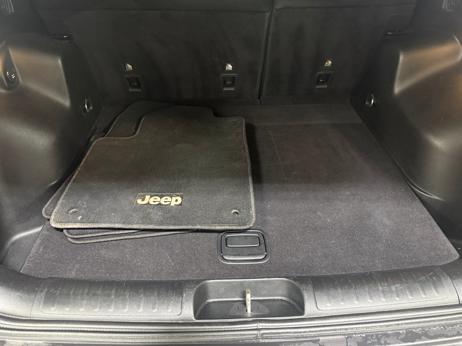 Thumbnail: 2019 Jeep Cherokee - 6