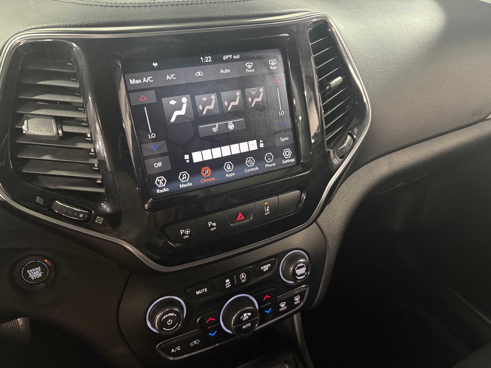 Thumbnail: 2019 Jeep Cherokee - 3