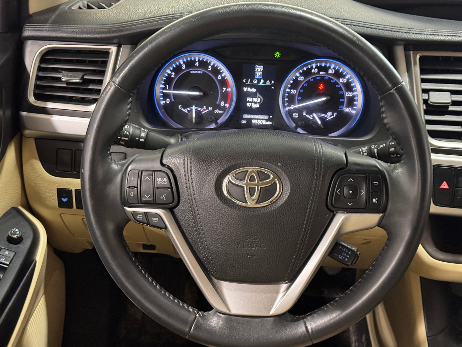 Thumbnail: 2016 Toyota Highlander - 4