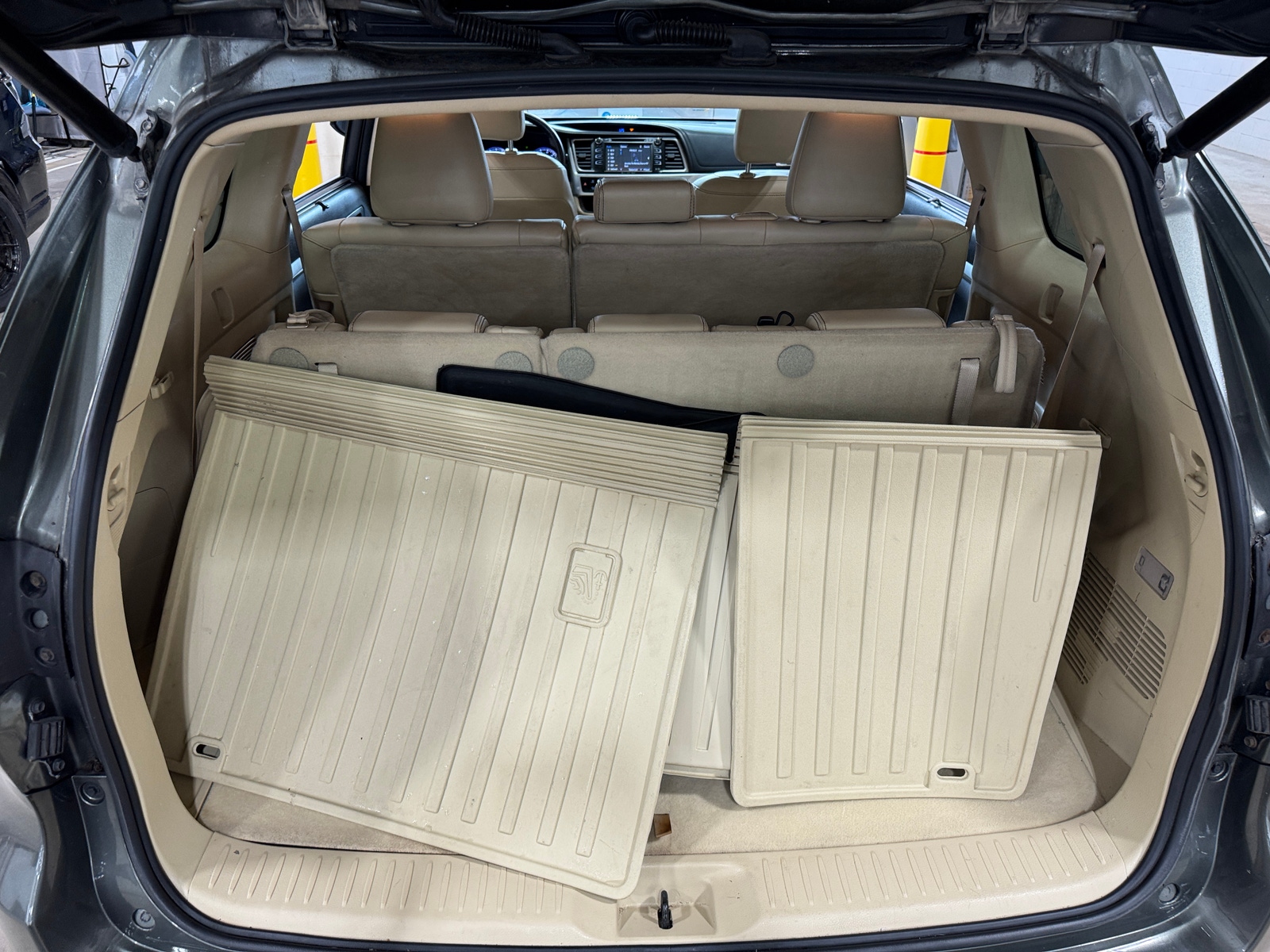 Thumbnail: 2016 Toyota Highlander - 6