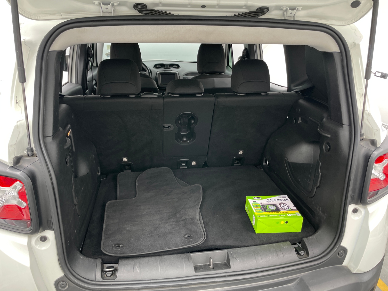 Thumbnail: 2020 Jeep Renegade - 7