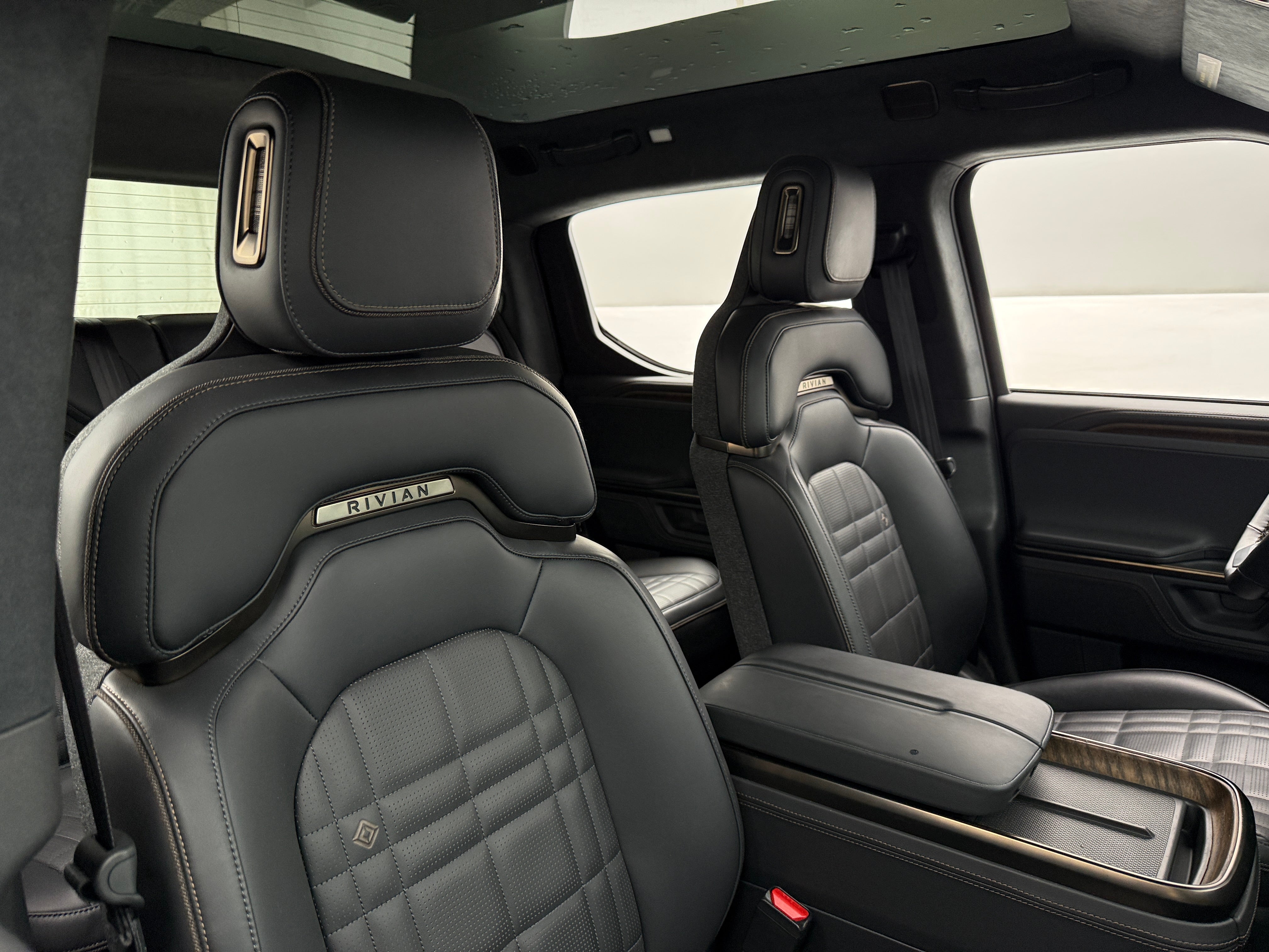2025 Rivian R1T