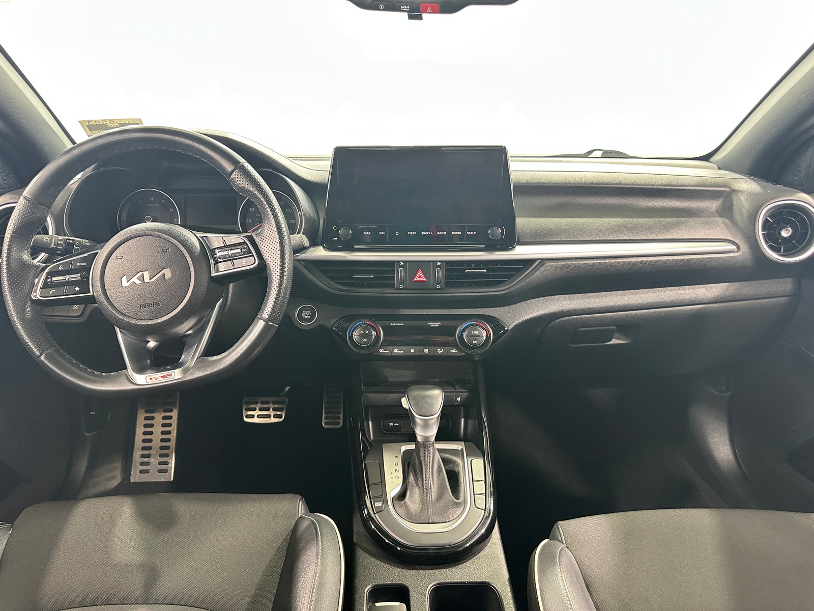 Thumbnail: 2023 Kia Forte - 3